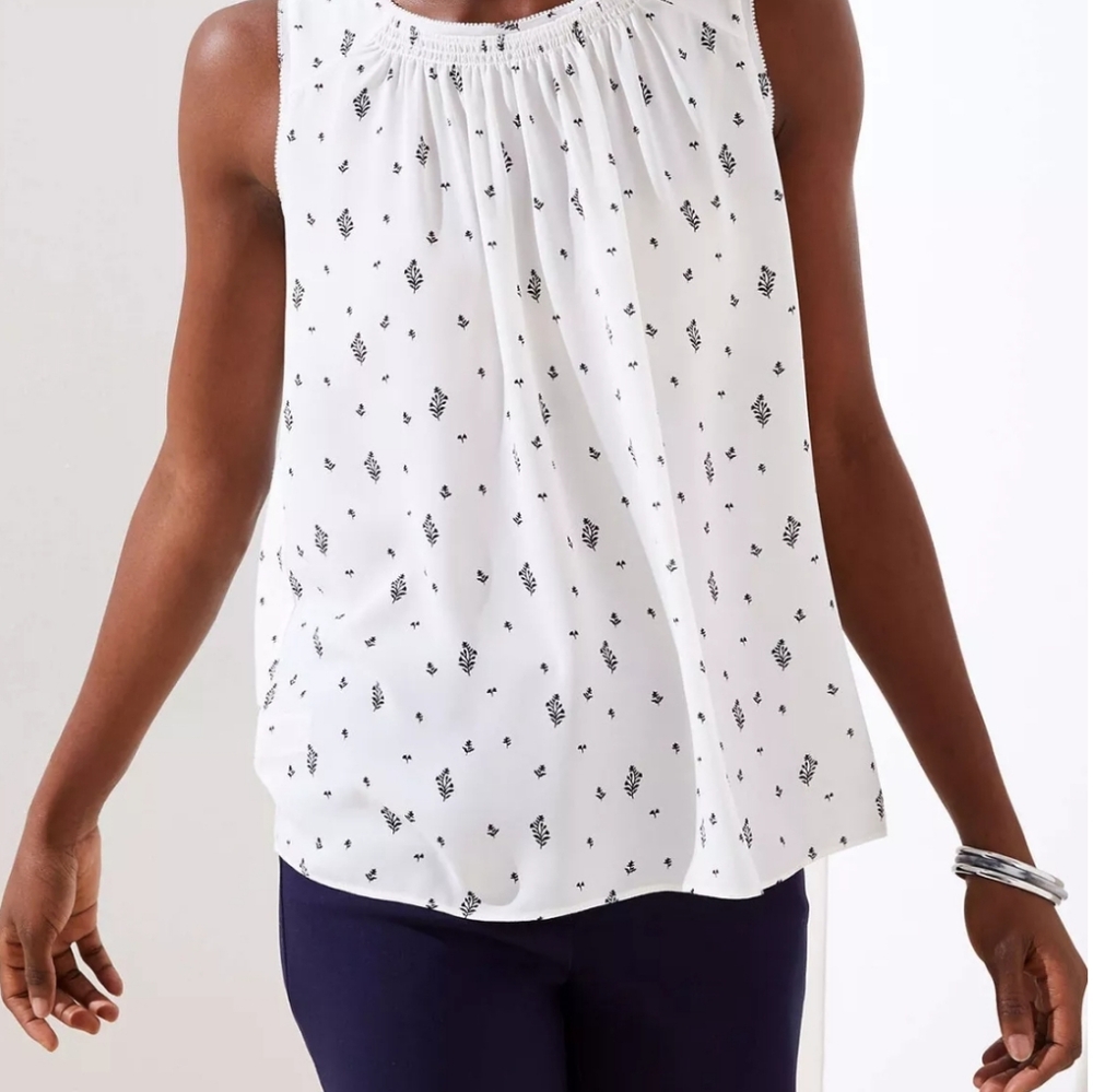 Ann Taylor Loft floral smocked mixed media shell top in white. Size M